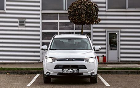 Mitsubishi Outlander III рестайлинг 3, 2014 год, 1 355 000 рублей, 2 фотография