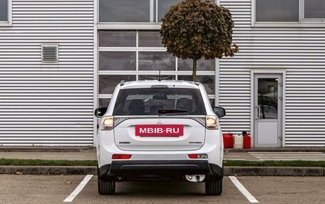 Mitsubishi Outlander III рестайлинг 3, 2014 год, 1 355 000 рублей, 5 фотография