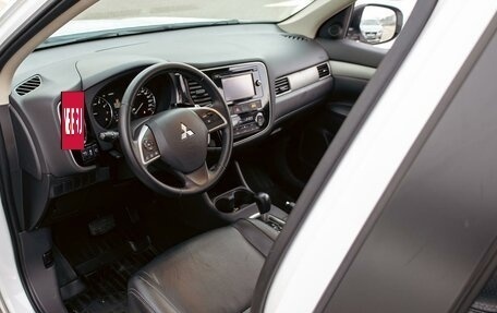Mitsubishi Outlander III рестайлинг 3, 2014 год, 1 355 000 рублей, 13 фотография