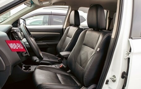 Mitsubishi Outlander III рестайлинг 3, 2014 год, 1 355 000 рублей, 11 фотография