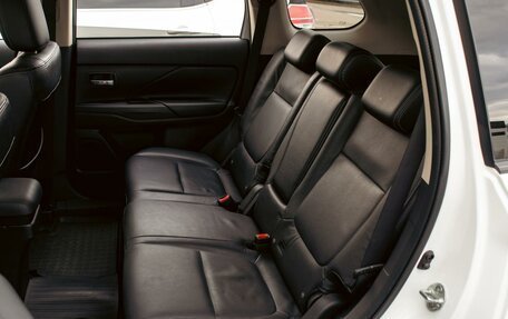 Mitsubishi Outlander III рестайлинг 3, 2014 год, 1 355 000 рублей, 17 фотография