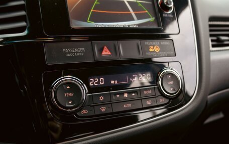 Mitsubishi Outlander III рестайлинг 3, 2014 год, 1 355 000 рублей, 15 фотография