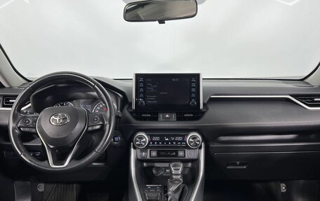 Toyota RAV4, 2019 год, 2 920 000 рублей, 16 фотография