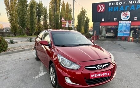 Hyundai Solaris II рестайлинг, 2011 год, 700 000 рублей, 2 фотография