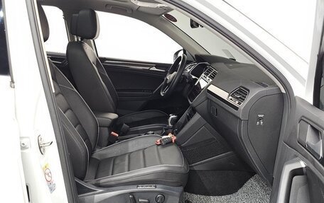 Volkswagen Tiguan II, 2021 год, 2 380 000 рублей, 16 фотография