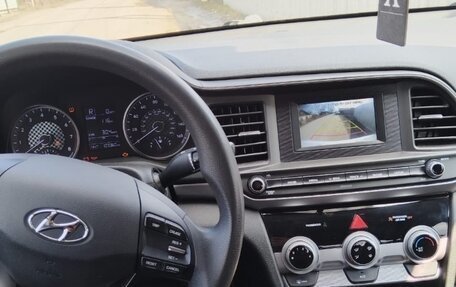 Hyundai Elantra VI рестайлинг, 2019 год, 1 300 000 рублей, 15 фотография