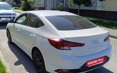 Hyundai Elantra VI рестайлинг, 2019 год, 1 300 000 рублей, 30 фотография