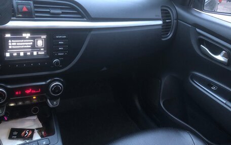 KIA Rio IV, 2018 год, 998 000 рублей, 8 фотография