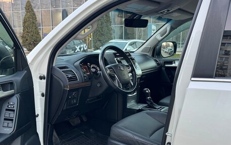 Toyota Land Cruiser Prado 150 рестайлинг 2, 2017 год, 4 790 000 рублей, 11 фотография