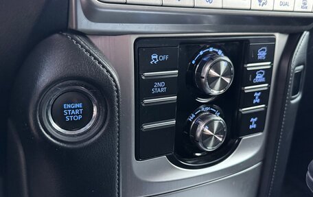 Toyota Land Cruiser Prado 150 рестайлинг 2, 2017 год, 4 790 000 рублей, 21 фотография