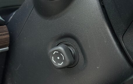 Toyota Land Cruiser Prado 150 рестайлинг 2, 2017 год, 4 790 000 рублей, 28 фотография