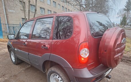 Chevrolet Niva I рестайлинг, 2011 год, 409 000 рублей, 3 фотография