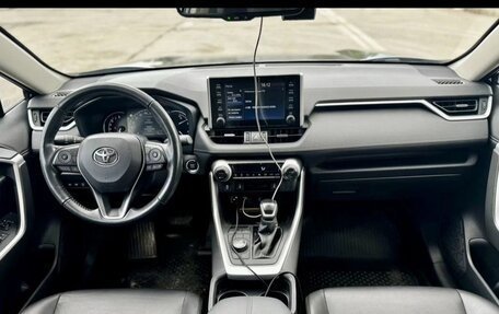 Toyota RAV4, 2021 год, 3 297 000 рублей, 8 фотография