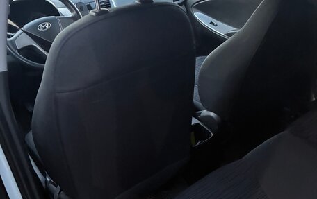 Hyundai Solaris II рестайлинг, 2015 год, 750 000 рублей, 10 фотография