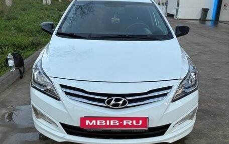 Hyundai Solaris II рестайлинг, 2015 год, 750 000 рублей, 2 фотография