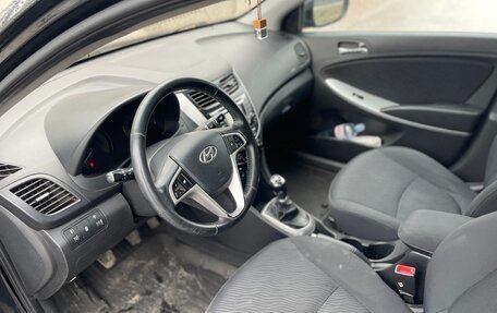 Hyundai Solaris II рестайлинг, 2011 год, 630 000 рублей, 10 фотография