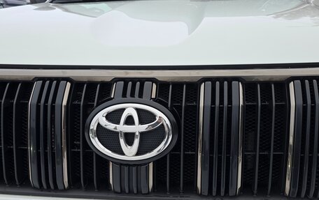 Toyota Land Cruiser Prado 150 рестайлинг 2, 2021 год, 5 950 000 рублей, 7 фотография