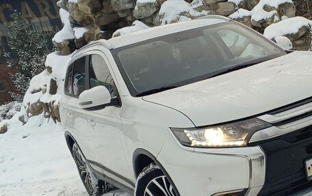 Mitsubishi Outlander III рестайлинг 3, 2016 год, 1 650 000 рублей, 1 фотография