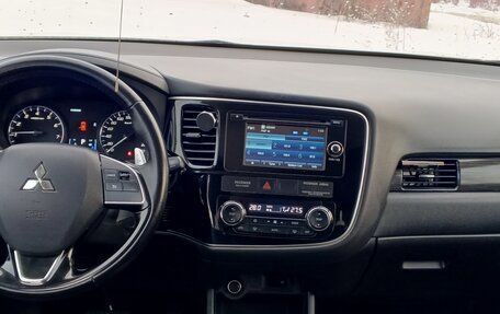 Mitsubishi Outlander III рестайлинг 3, 2016 год, 1 650 000 рублей, 12 фотография