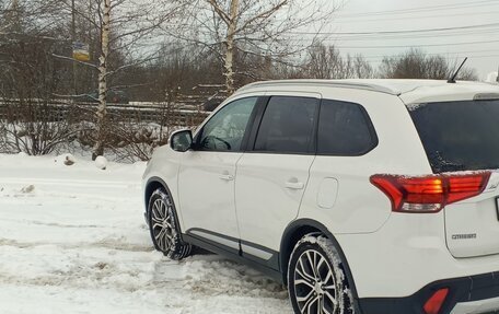 Mitsubishi Outlander III рестайлинг 3, 2016 год, 1 650 000 рублей, 4 фотография