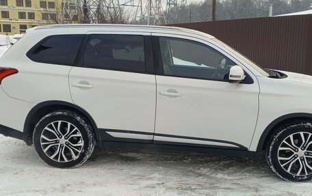 Mitsubishi Outlander III рестайлинг 3, 2016 год, 1 650 000 рублей, 8 фотография