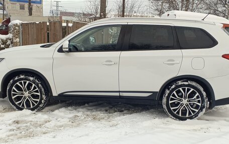 Mitsubishi Outlander III рестайлинг 3, 2016 год, 1 650 000 рублей, 7 фотография