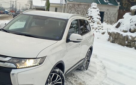 Mitsubishi Outlander III рестайлинг 3, 2016 год, 1 650 000 рублей, 2 фотография