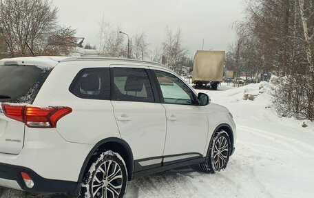 Mitsubishi Outlander III рестайлинг 3, 2016 год, 1 650 000 рублей, 5 фотография