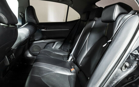 Toyota Camry, 2019 год, 2 650 000 рублей, 10 фотография