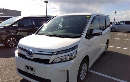 Toyota Voxy III, 2018 год, 2 220 000 рублей, 1 фотография