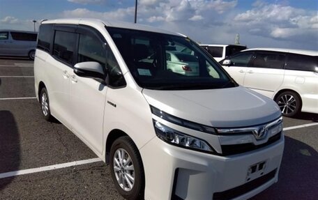 Toyota Voxy III, 2018 год, 2 220 000 рублей, 4 фотография