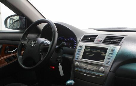 Toyota Camry, 2011 год, 980 000 рублей, 11 фотография