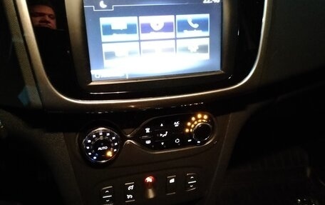 Renault Sandero II рестайлинг, 2017 год, 1 000 000 рублей, 5 фотография