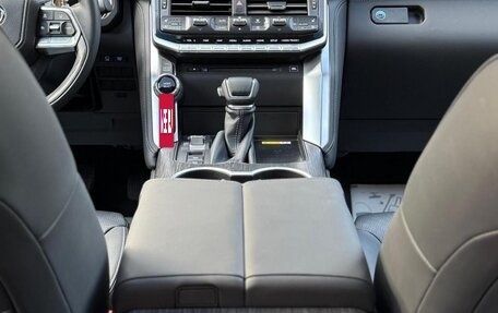 Toyota Land Cruiser, 2024 год, 12 800 000 рублей, 24 фотография