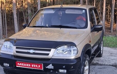 Chevrolet Niva I рестайлинг, 2004 год, 270 000 рублей, 1 фотография