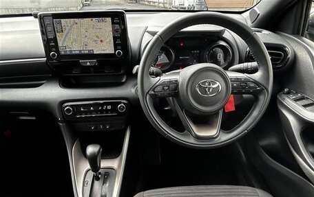 Toyota Yaris, 2022 год, 1 167 000 рублей, 11 фотография