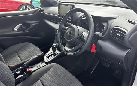 Toyota Yaris, 2022 год, 1 167 000 рублей, 9 фотография