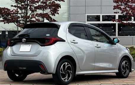 Toyota Yaris, 2022 год, 1 167 000 рублей, 4 фотография