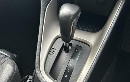 Toyota Yaris, 2022 год, 1 167 000 рублей, 15 фотография