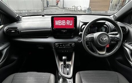 Toyota Yaris, 2022 год, 1 167 000 рублей, 10 фотография