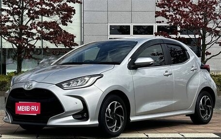 Toyota Yaris, 2022 год, 1 167 000 рублей, 3 фотография