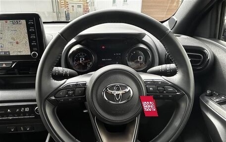 Toyota Yaris, 2022 год, 1 167 000 рублей, 12 фотография