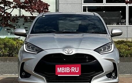 Toyota Yaris, 2022 год, 1 167 000 рублей, 2 фотография