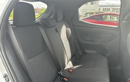 Toyota Yaris, 2022 год, 1 167 000 рублей, 18 фотография