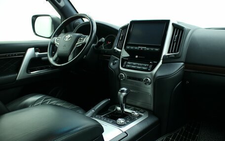 Toyota Land Cruiser 200, 2017 год, 7 735 000 рублей, 4 фотография