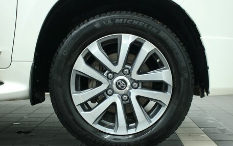 Toyota Land Cruiser 200, 2017 год, 7 735 000 рублей, 6 фотография