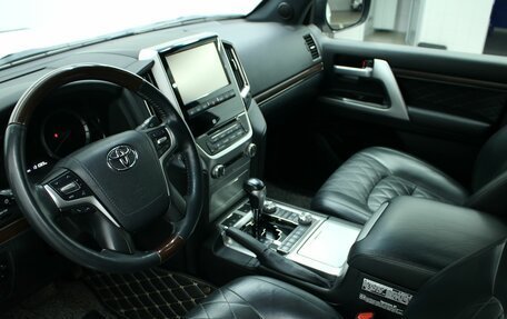 Toyota Land Cruiser 200, 2017 год, 7 735 000 рублей, 17 фотография