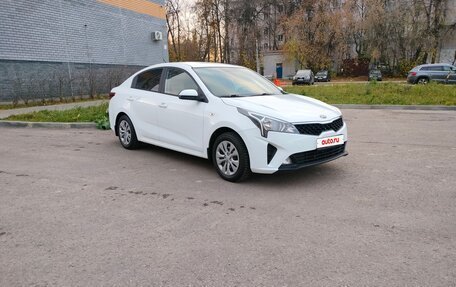KIA Rio IV, 2021 год, 1 800 000 рублей, 2 фотография