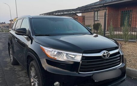 Toyota Highlander III, 2014 год, 3 050 000 рублей, 2 фотография