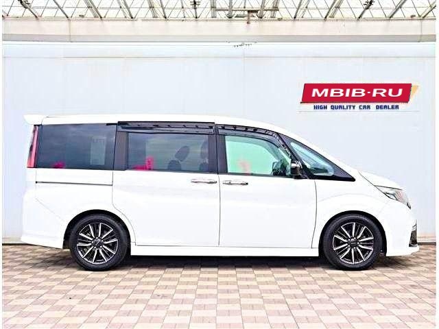 Honda Stepwgn V рестайлинг, 2021 год, 1 450 000 рублей, 1 фотография